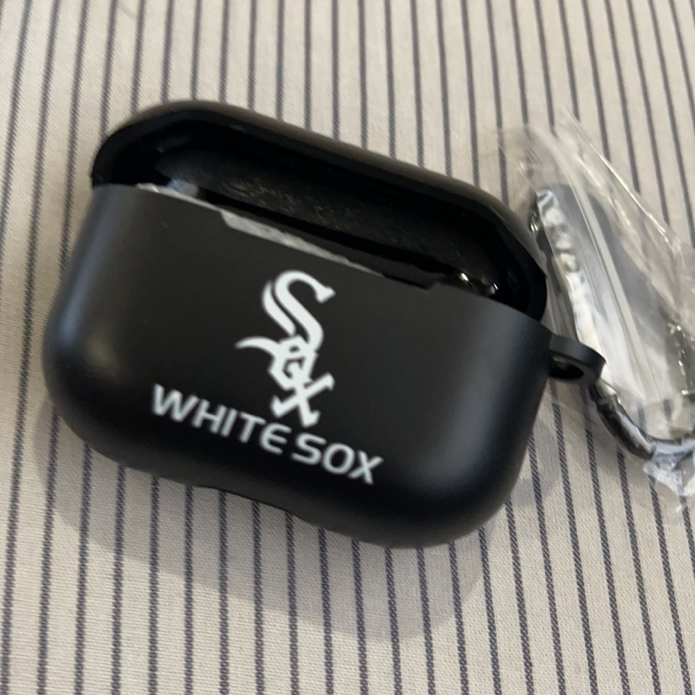 New Chicago White Sox AirPod pro case - Picture 3 of 4